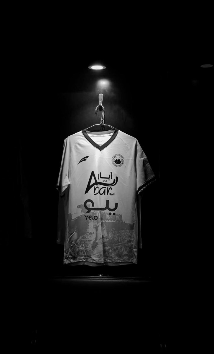 عينً tweet media