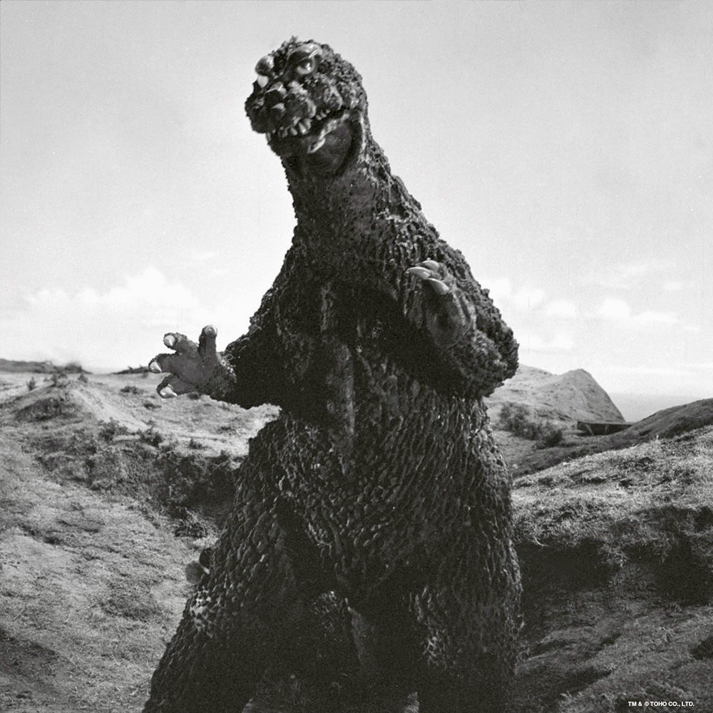 RagoneAugust's tweet image. Here's a fantastic shot of the very popular iteration of the Big G from Honda & Tsuburaya's #MOTHRA VS. #GODZILLA (Mosura tai Gojira, 1964). Coupled with the great performance of suit actor Haruo Nakajima, this is generally considered the quintessential Godzilla. #Toho #Kaiju