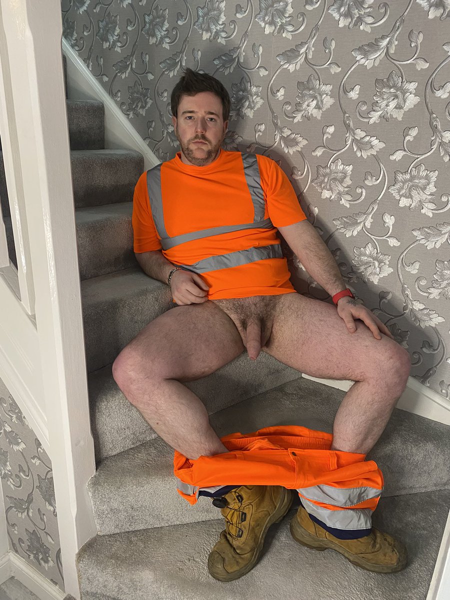HungBuryLad's tweet photo. When your home from work and just need to be sucked off!!

Who’s doing it?

#work #hivis #cock #suck #lick #balls #boots #blowjob #bj #workgear #horny #hunch #uncut #gay #porn https://t.co/y7suVjGQ59