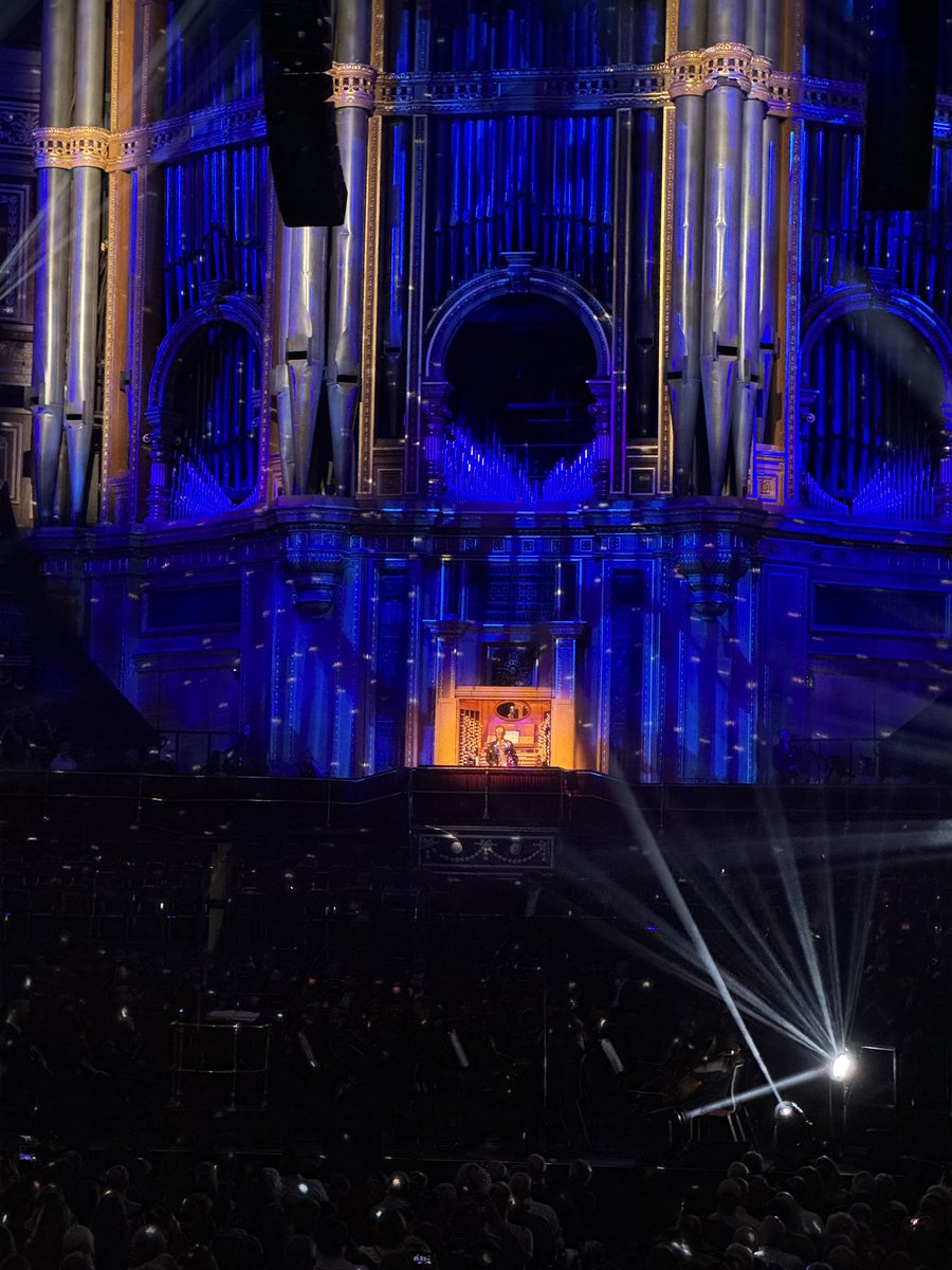 <a href="/annalapwood/">Anna Lapwood</a> I was at the RAH this evening. What a fantastic show, thank you for making it an utterly wonderful night.