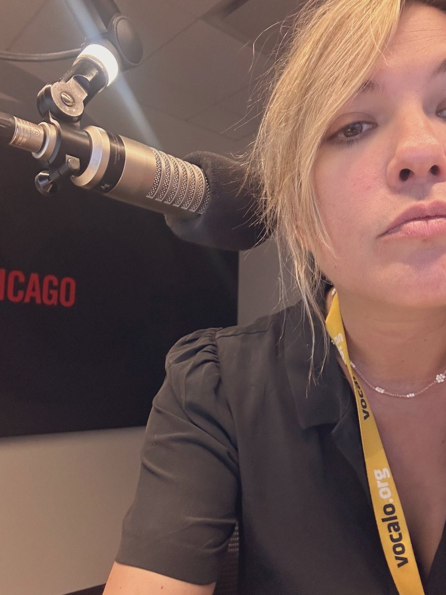 clareifying's tweet image. A severe weather day in chicago calls for severe selfie energy on the airwaves @WBEZ @NPR #wemakewbez