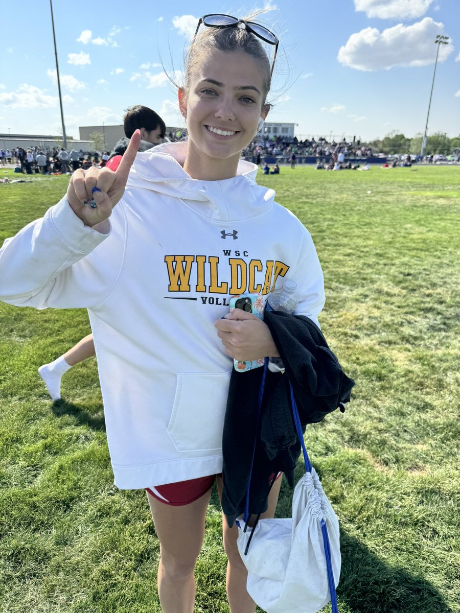 Congratulations to Eva Hartzell on qualifying for STATE in the 300m hurdles and setting a stadium record with a time of 46.56! 🥇