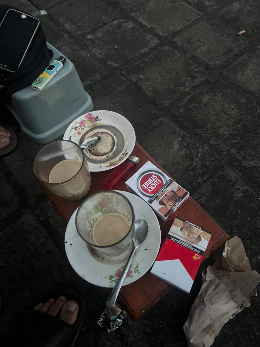 Ragilsaputraa_'s tweet photo. Morning with luckystrike and risalah hati https://t.co/kPhud0UfeJ