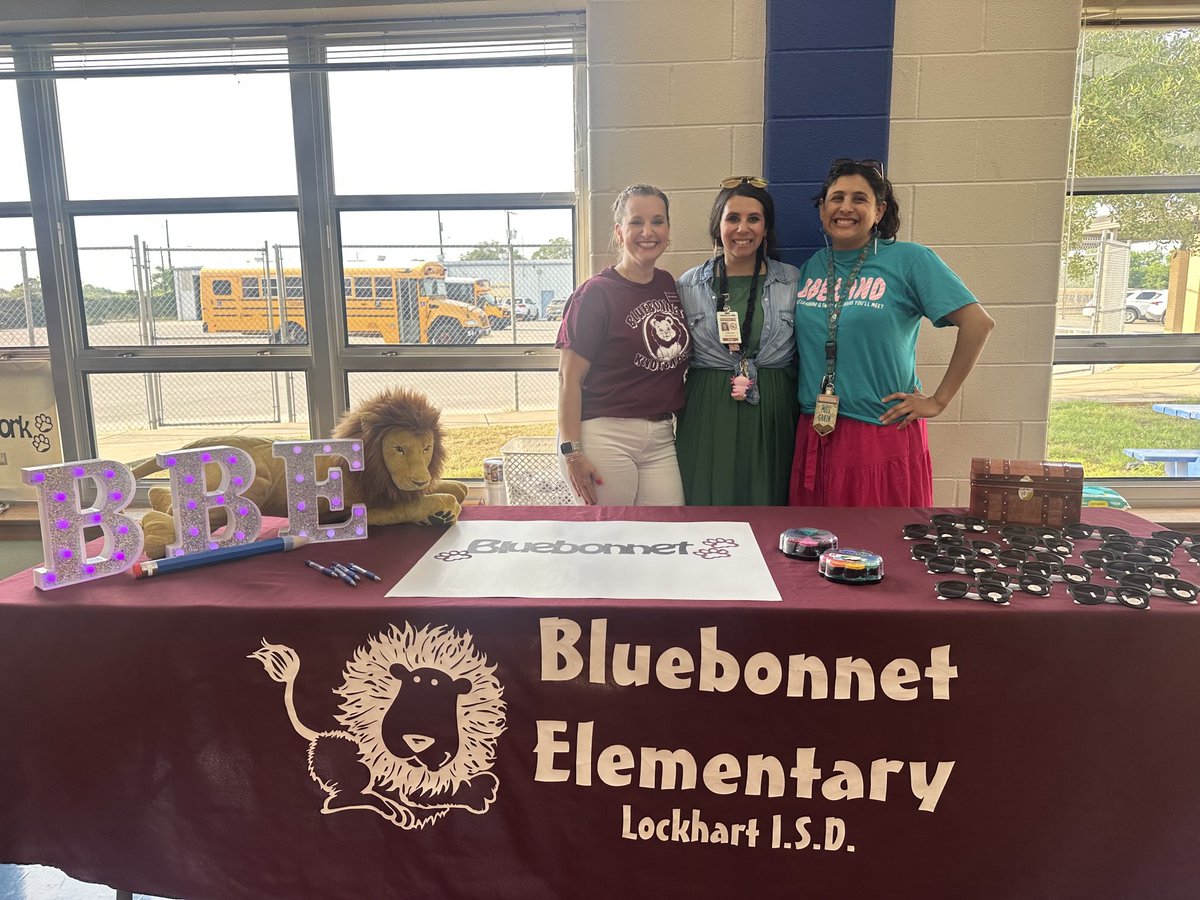 Lots of excitement at the Kindergarten Signing Day ⁦<a href="/Carver_Cubs/">Carver Early Education Center</a>⁩! These PreK students are so excited to find their campus and meet their campus administrators as they move to Kindergarten next year! #UnlockingPotential ⁦<a href="/LockhartISD/">Lockhart ISD</a>⁩