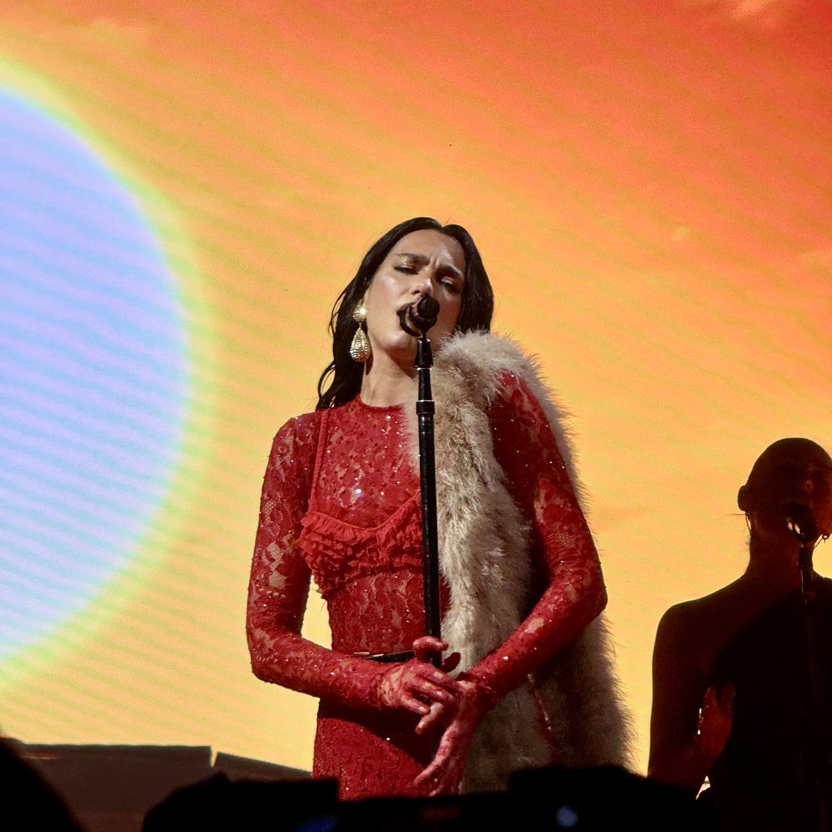 FlowLyon's tweet image. Dua Lipa à Lyon, c’était 🔥 
Énergie, ambiance, que des hits 👏 

#DuaLipa #RadicalOptimismTour #Lyon