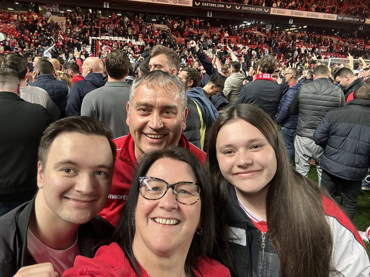 Get in!  <a href="/CAFCofficial/">Charlton Athletic FC</a> #COYR <a href="/BaylissIan/">Ian Bayliss</a> <a href="/DeanbaylissCAFC/">Dean Bayliss</a>