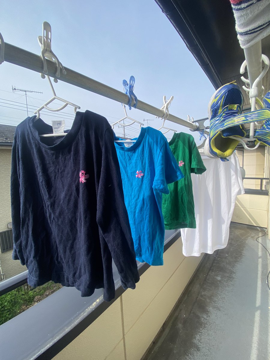 tomatopocket's tweet photo. おはよう｡
とりあえず、奥さんがやりたがってた事をやってる日々｡
保育園着、ちっちゃくて可愛いね😍 https://t.co/swiRE18NYs