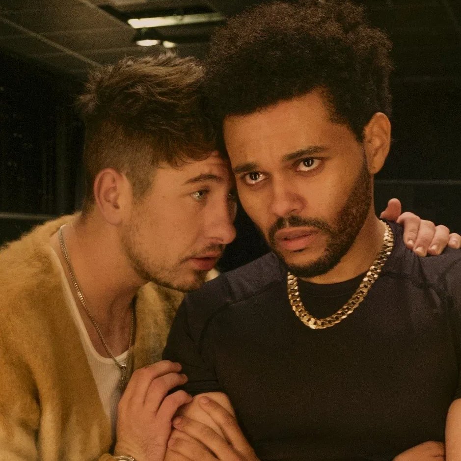 sboficial's tweet photo. The Weeknd está sendo completamente massacrado pela crítica especializada por seu filme Hurry Up Tomorrow:

“Não é um filme. É pura merda.”

“The Weeknd se mostra de um jeito tão irritante que da próxima vez que tocar uma música dele na minha playlist, talvez eu pule.”

“Jenna é a única coisa boa, Barry estar no filme me faz acreditar que ele perdeu alguma aposta e Abel exala o carisma de um poste.”