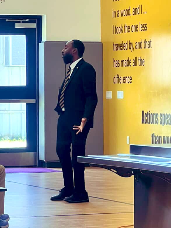 MarcusEsther_'s tweet image. Career Day at KIPP Sunnyside with @alphaetalambda 

🤙🏾

#AlphaPhiAlpha #Alpha #gotohighschoolgotocollege