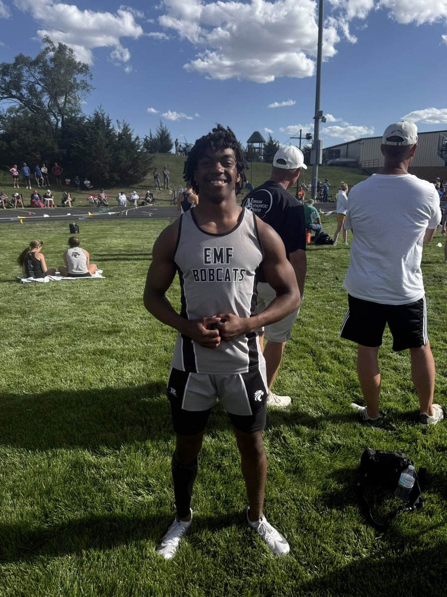 Congratulations, Tyrell! His blazing fast 100 time of 10.6 and his 200 time of 22.05 earns him 1st place in both events and the opportunity to compete next week at Burke! #emfbobcats