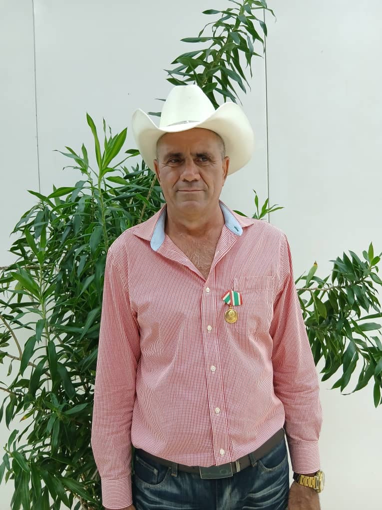 #ANAPCuba 
#PorCamagüeyTodo 
En el acto de entrega de condecoraciones reciben dos de los delegados del municipio #Camagüey la Medalla Romarico Cordero.
