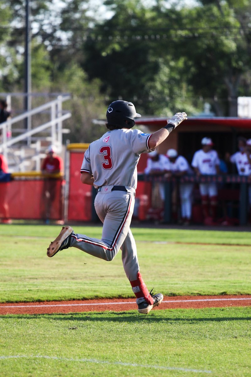 T3 | Touch em all Bryce‼️

Bryce’s third homer of the year gives us the lead right back in the third! 💣

UWA 2, FSC 1
