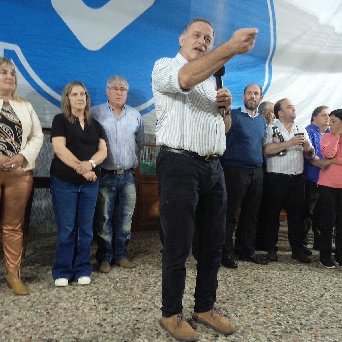 vfernandezlemos's tweet photo. Reconocimiento a la @400Canelones habla el Senador @AlvaroDelgadoUy https://t.co/X33ABONeEH