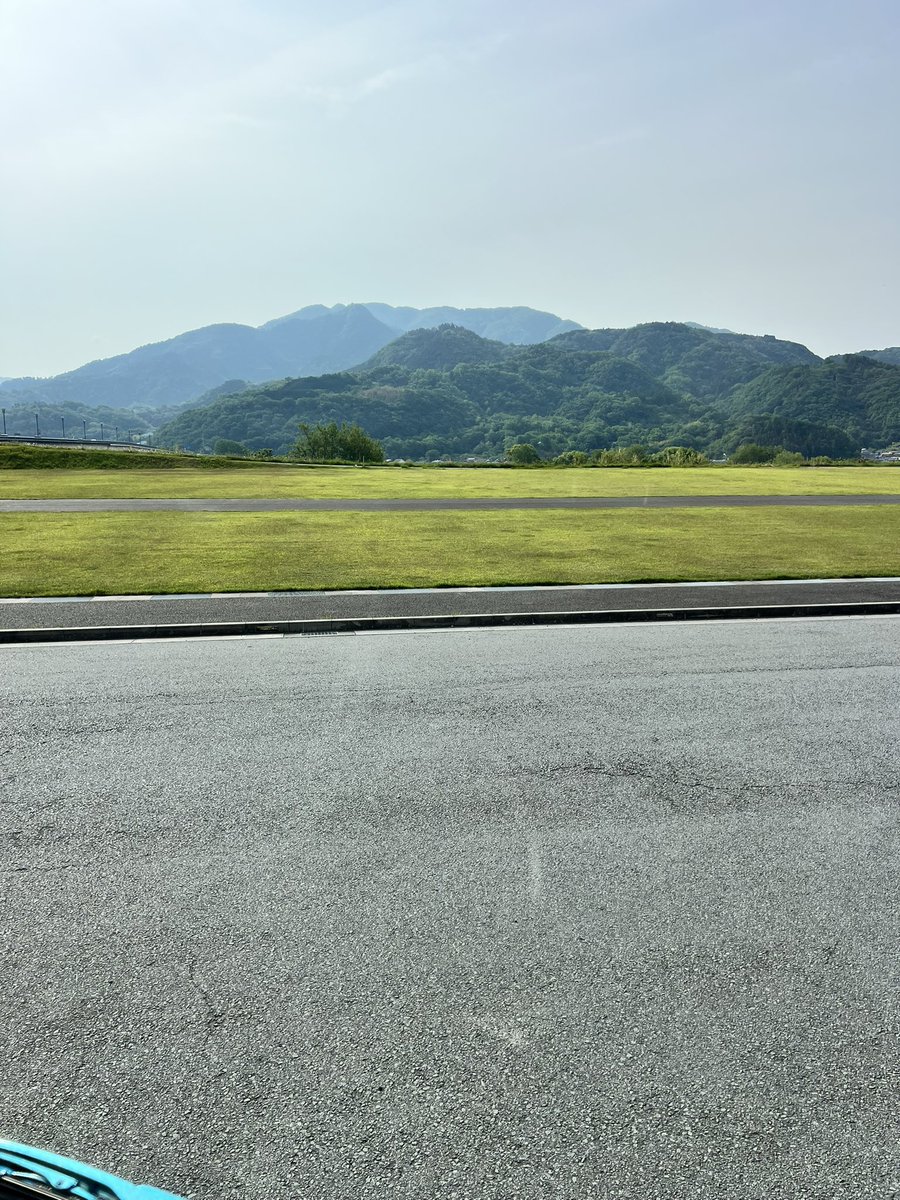 ちょっと色々忙しかったから久しぶりに～

今日は山梨に来ております！
シャトレーゼ工場前通って、道の駅富士川で一休み
やっぱここは、のどかでいいな☺️