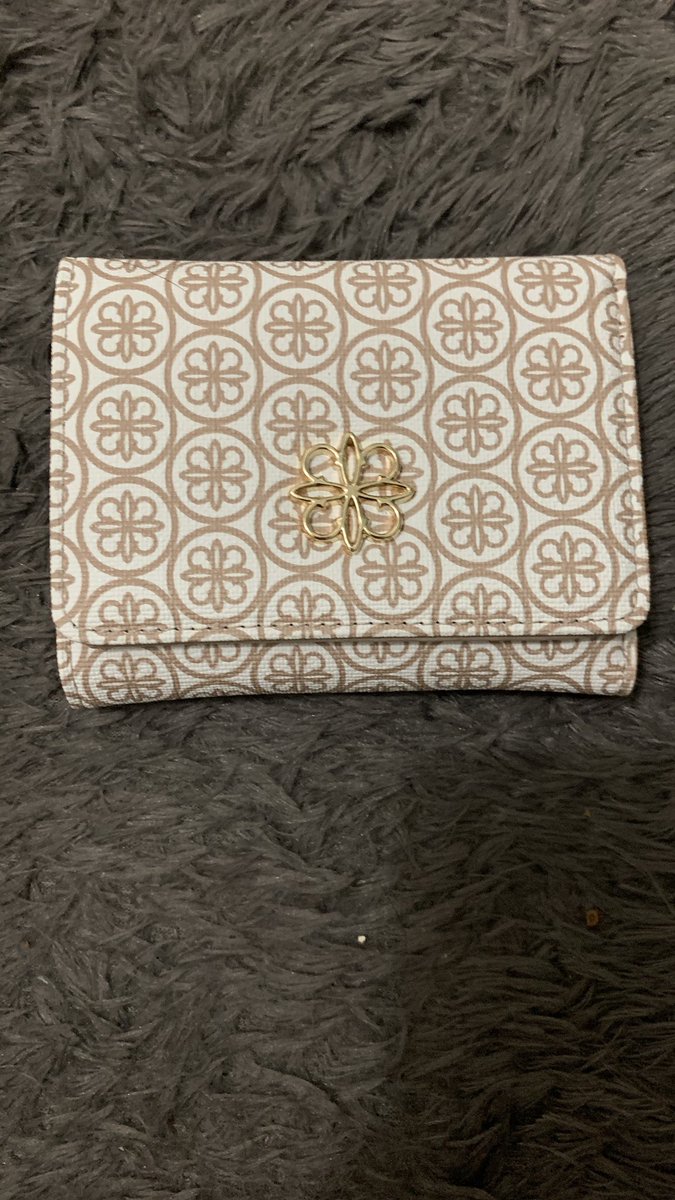 _tumila's tweet photo. 1. parfum crusita 230k. baru beberapa kali pake
2. tas les catino 100k. baru beberapa kali pake. lengkap dengan dustbag nya. 
3. dompet les catino 80k. belum pernah dipake.
4. dompet wallts 100k. belum pernah dipake. ada box nya.

#wts #preloved https://t.co/dME2BsrFMy