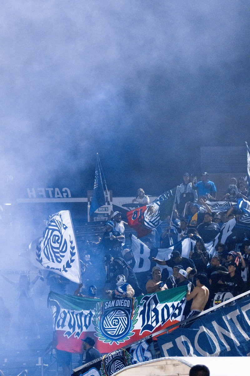 wednesdayaddamx's tweet image. some pictures I took when San Diego was in town :-)

so much fun

#Flowwithus #COLvSD #SDFC