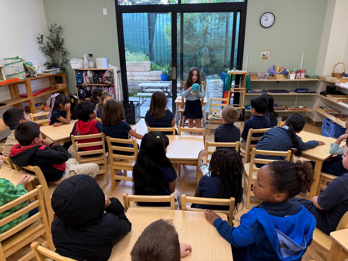 BellaMenteNews's tweet image. 🎤 Sharing Time!
Big smiles and special stories from our little storytellers today! ✨🧸
#SharingTime #LittleVoices #ClassroomJoy