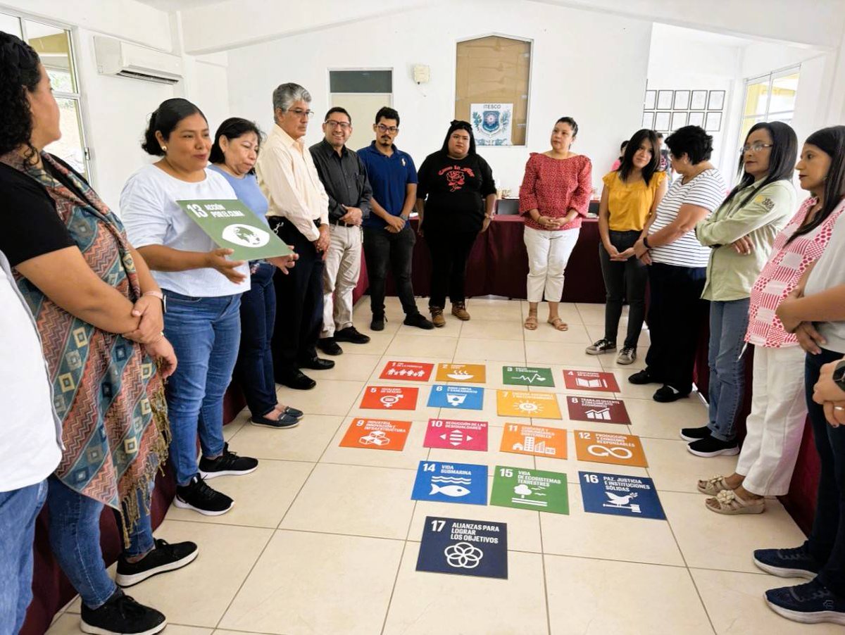 ONUMX's tweet photo. 🎉 En este Día del Maestro y la Maestra, @pnud_mexico celebra a los 262 docentes en Puebla, Veracruz y Yucatán que han sido clave en el programa “Iguales: juventudes que suman inclusión a las CTIM”, promoviendo una educación más inclusiva. #Iguales #CTIM https://t.co/87nPwq2Ece