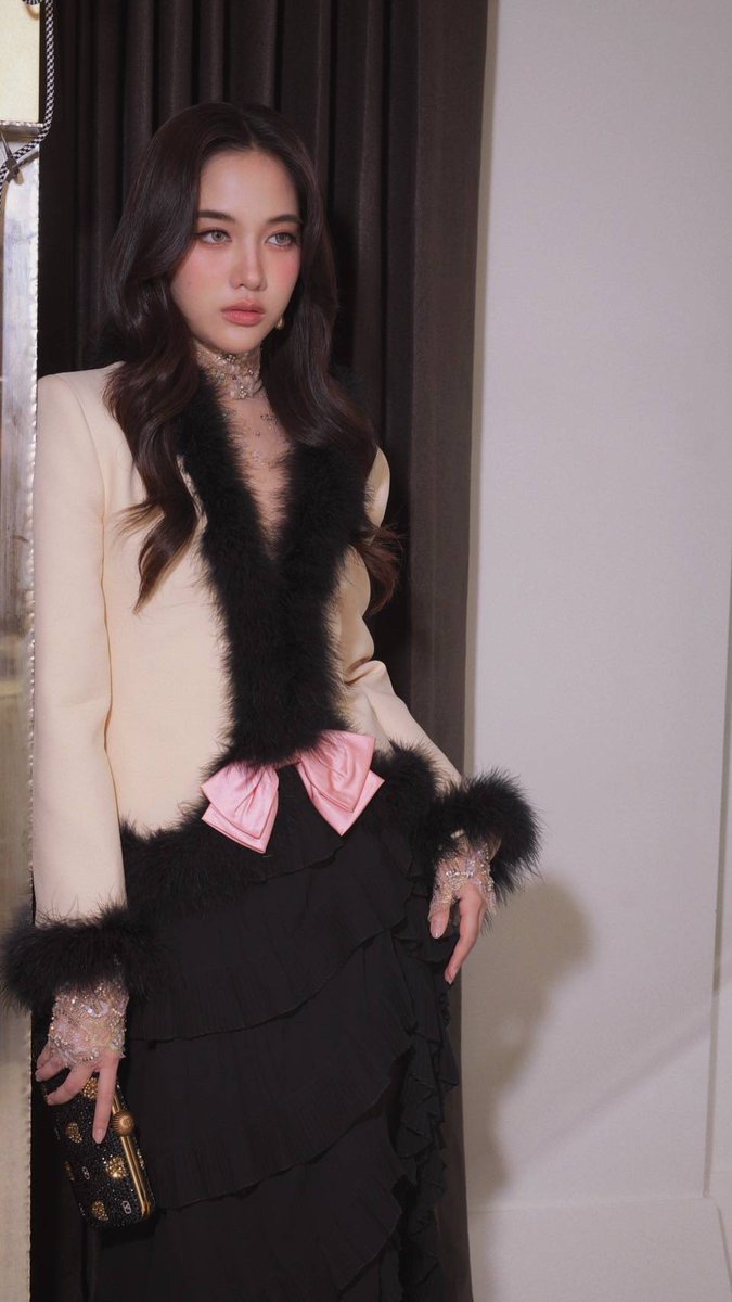 infamousquinn_'s tweet image. Vocês sabiam que a embaixadora da Valentino e a embaixadora da L&apos;Oréal namoram?