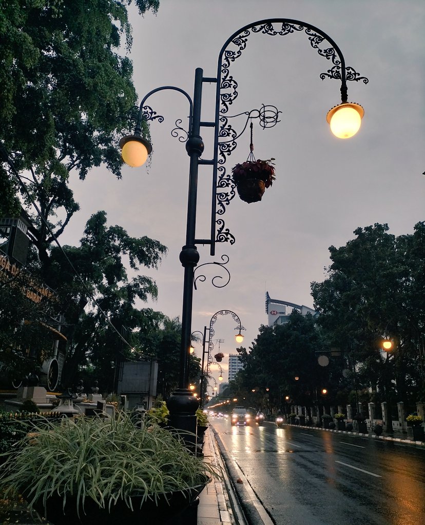 oiseyy's tweet image. pagi dari km 0