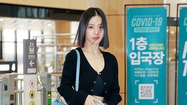 🛫 Italy

— A very rare moment where I will be travelling with Liam and Lian. This will be my first time attending a F1 race event. See you there! 

What a coincidence that we're all wearing black today. Hahahahaha!