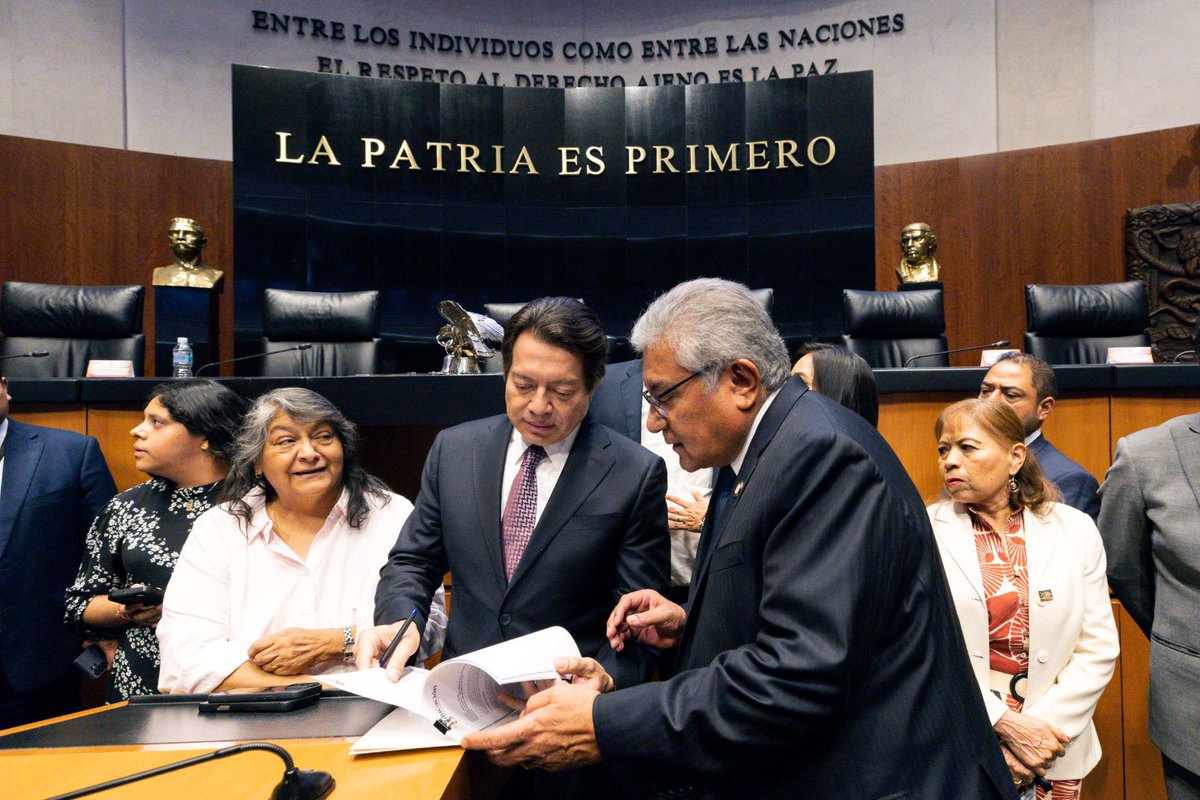 SNTE Nacional (@sntenacional) on Twitter photo El Srio. Gral. del #SNTE y senador, Mtro. Alfonso Cepeda Salas, recibió la respuesta al Pliego Nacional de Demandas 2025, a través del titular de la <a href="/SEP_mx/">SEP México</a>, <a href="/mario_delgado/">Mario Delgado</a>. El documento especifica un 10% de incremento salarial, entre otros beneficios para maestras y maestros. El Srio. Gral. del #SNTE y senador, Mtro. Alfonso Cepeda Salas, recibió la respuesta al Pliego Nacional de Demandas 2025, a través del titular de la <a href="/SEP_mx/">SEP México</a>, <a href="/mario_delgado/">Mario Delgado</a>. El documento especifica un 10% de incremento salarial, entre otros beneficios para maestras y maestros.