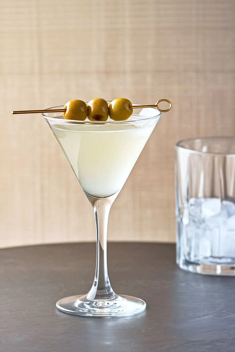 MixThatDrink's tweet photo. A Dirty Martini brings a savory twist to the classic cocktail with gin, vermouth, and a splash of olive brine, topped with three olives.

Dirty Martini Recipe ▸ https://t.co/12dmgpVoi1

#CocktailRecipes #HappyHour #Cocktails https://t.co/WO7BBQox8D