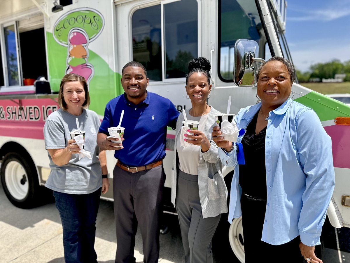 NewtonSupt's tweet image. Our district office team is organized around one guiding principle; support our schools, so they can better serve children and families. Today, we paused to show them some love for the often thankless jobs they do. #BuildingOurFuture