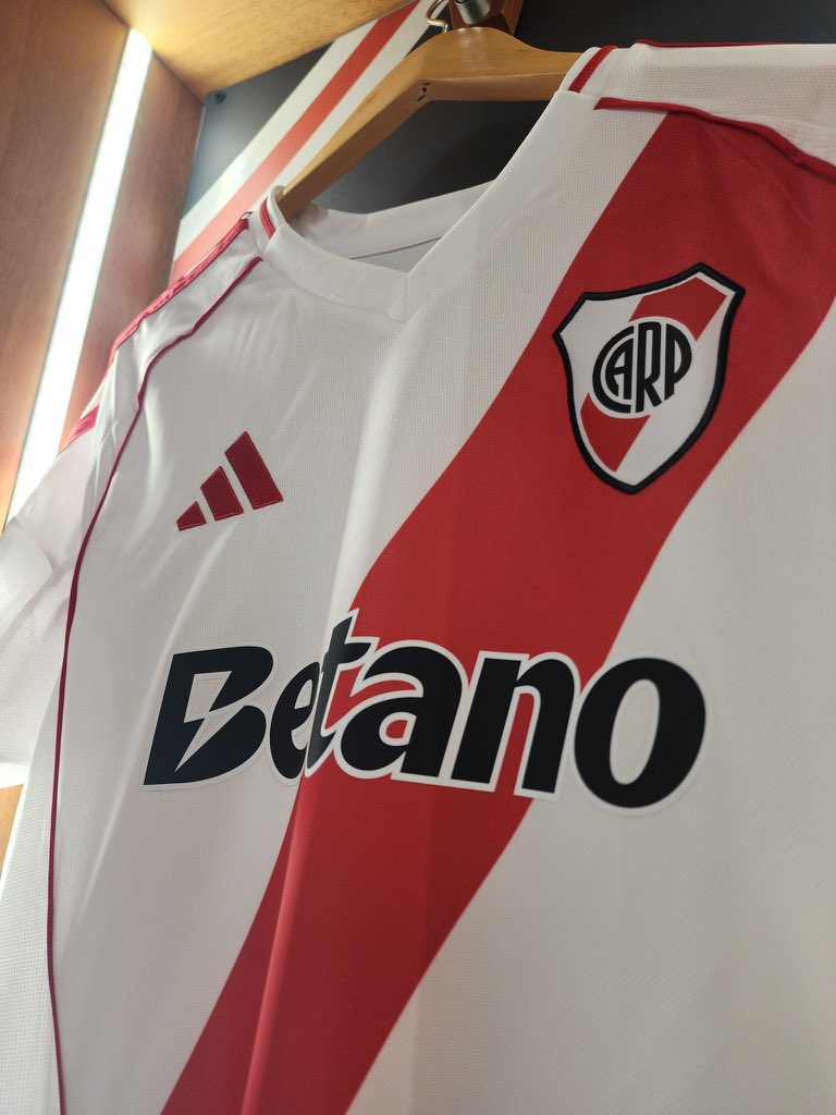 ASI VA RIVER: Franco Armani; Fabricio Bustos, Lucas Martínez Quarta, Germán Pezzella, Milton Casco; Giuliano Galoppo, Kevin Castaño, Ignacio Fernández; Franco Mastantuono; Sebastián Driussi, Facundo Colidio.