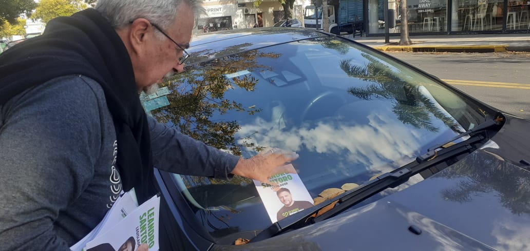 RodolfoWalshC9's tweet photo. Vamos cerrando esta campaña para poder terminar con el abandono y la crueldad en la Ciudad de Buenos Aires: estuvimos escuchando, conversando, timbreando, volanteando para hacer llegar nuestras propuestas para nuestro barrio Mataderos, la #Comuna9 y nuestra Ciudad. https://t.co/GlrjLInVYS