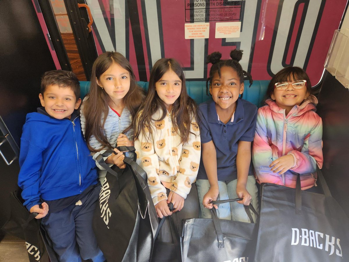 frontdoorsmedia's tweet photo. In this week's edition of The Knock: @SRPconnect,  Delivering Dreams of Arizona, Arizona Jewish Historical Society, Flour &amp; Thyme, event galleries and much more! Click the link below to read the latest.

https://t.co/DMWpjavoZw

#frontdoorsmedia #theknock #bettercommunities https://t.co/W0i6Tt26sN