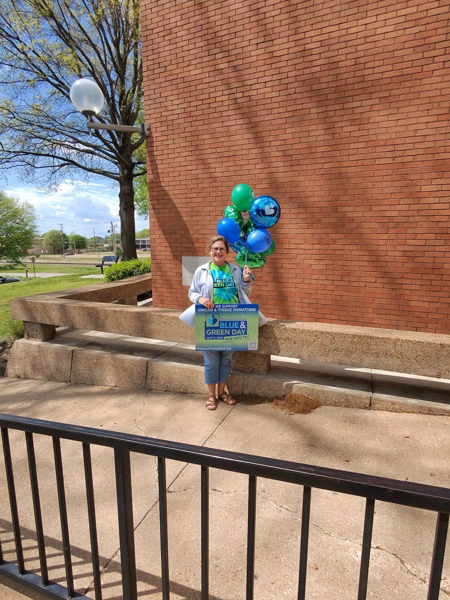 We would like to give a huge shoutout to some of our amazing supporters across the tristate area and beyond for your support for this year’s #BlueGreenDayMidSouth . 

Thanks to Ginedelle Courthouse in Forrest City, AR for showing love and support, it means the world to us 😊😊