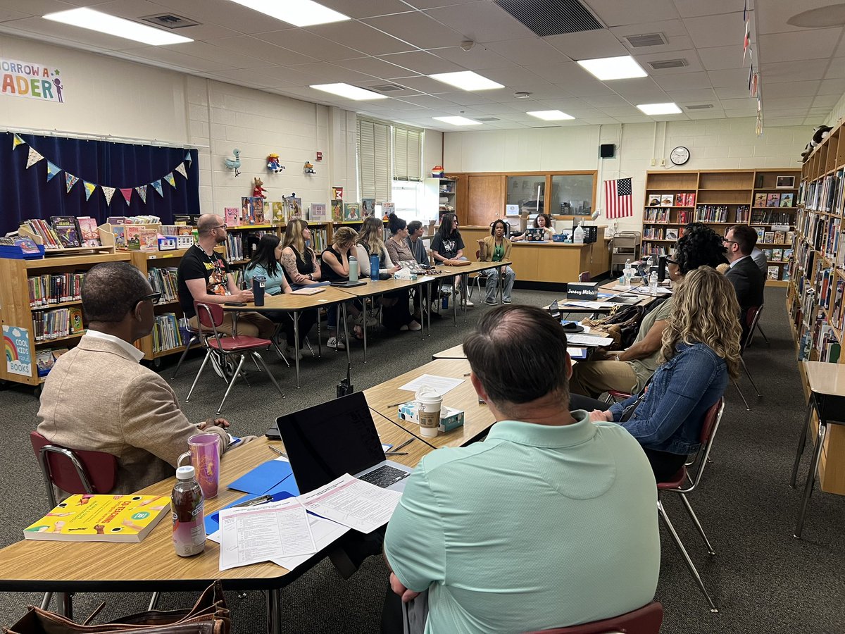 JoAnnLeleckES's tweet photo. Classroom visits during our #PrincipalNetwork meeting today! We are grateful for our collaborative teachers that impact student achievement every day! #LeleckRocks https://t.co/kkiqLGqpUI