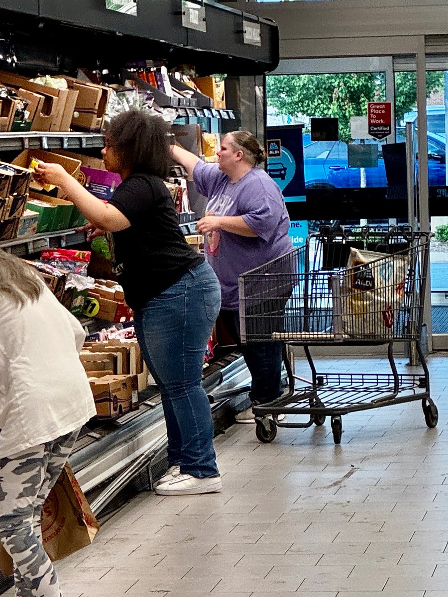 The future needs more:
The #bnwo is growing in the young, but we need more.
We need older members to support, aid, and shelter. To help us grow better.
Shopping tonight saw two mothers who joined long ago with children of the future.
We need more.
#blackedfuture #blackfuture #qos