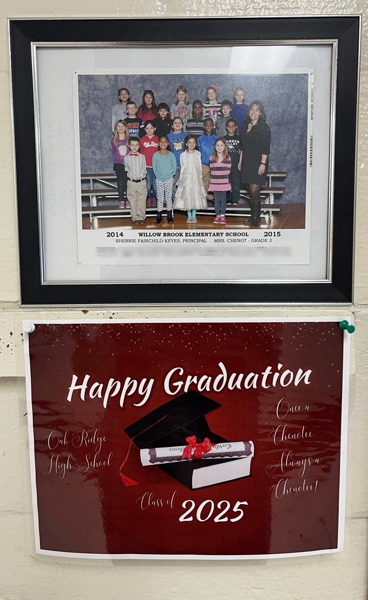 mlchenot's tweet image. So excited to see some of my Chenotees tomorrow in their caps and gowns!!! 🐻 👩‍🎓