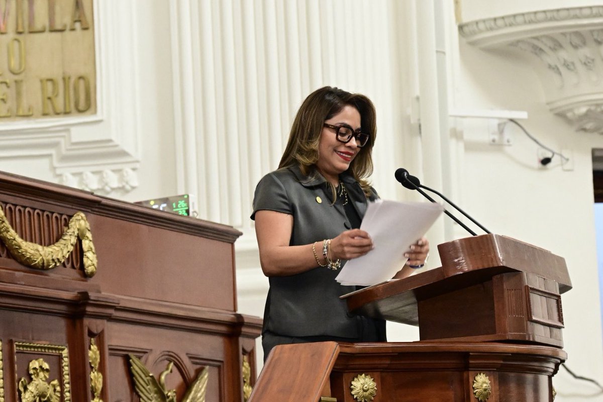 Presenté una iniciativa en el <a href="/Congreso_CdMex/">Congreso de la Ciudad de México</a> para impulsar la capacitación de maestros en Lengua de Señas Mexicana. El objetivo es garantizar una educación verdaderamente inclusiva para las personas con discapacidad auditiva y construir una Ciudad en la que NADIE se quede atrás.