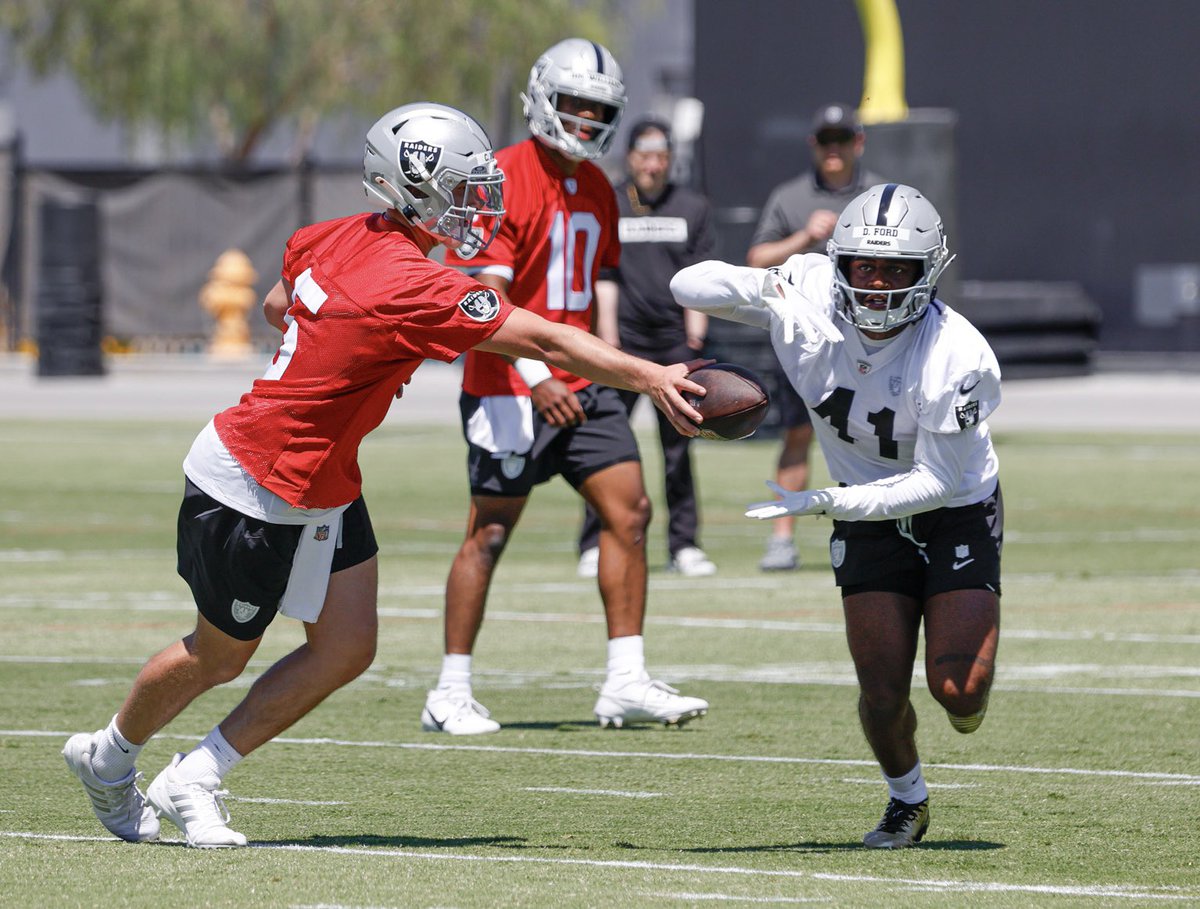 GlobalPhotopro's tweet image. New Raider QB Cam Miller was having a great time on the field at rookie camp! #raiders #raidernation #nfldraft
