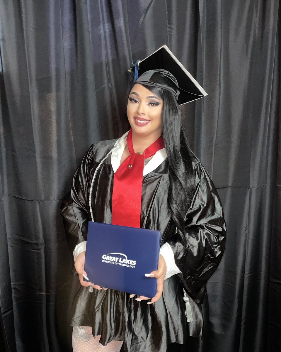 Catalinafa44546's tweet photo. @toosii2x $cfantasy2000  I just graduated from medical school I need the help 🙏❤️ https://t.co/a0C4JBRgRx