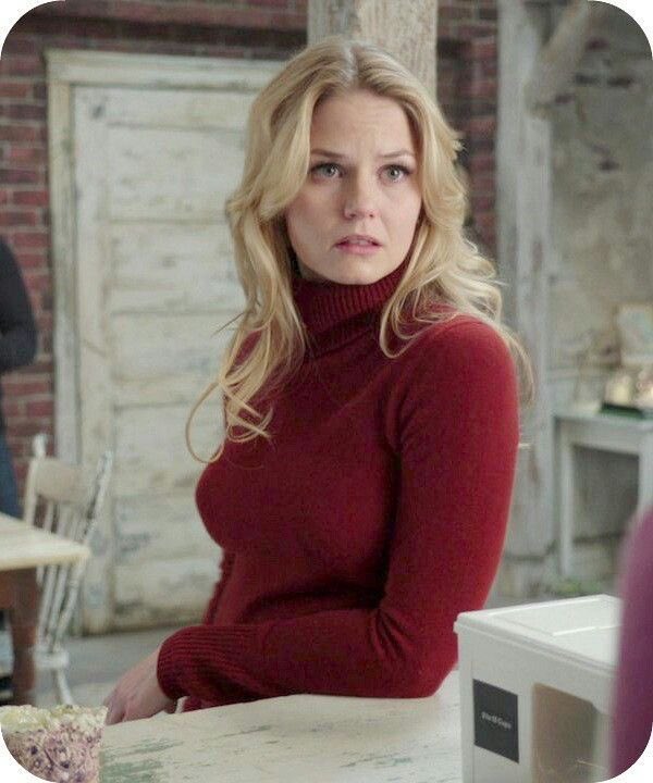 sqsapphic's tweet photo. i have an unhealthy attachment to this red sweater https://t.co/Y600Dp8Dmm