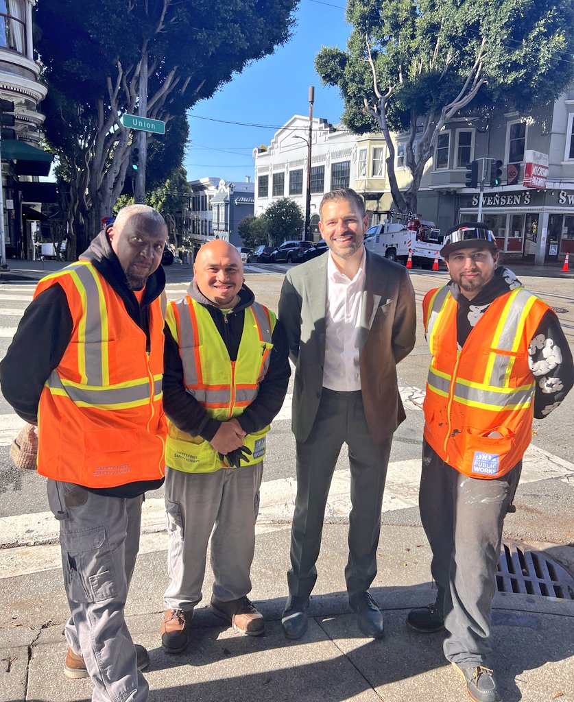 Started the day with the Clean Corridors team from Dept. of Public Works to tackle Hyde Street. 💧🧽

They deep cleaned from Russian Hill all the way to Geary in Lower Nob Hill - thanks for your service to our city!