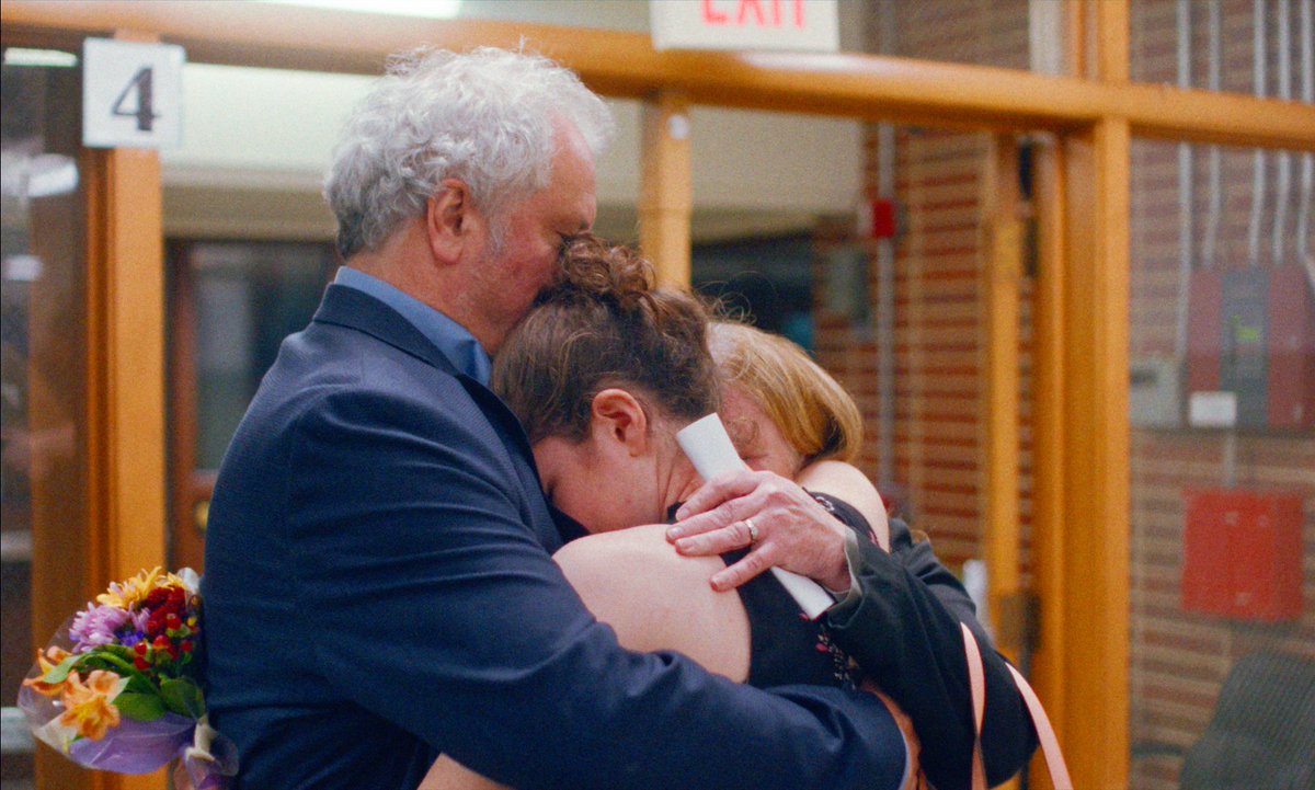 表面上は普通にしてても家族が受けた大きな痛手から誰よりも立ち直れず、仲の良かった妻や娘との間に壁を作ってしまった不器用お父さんが、町のちっちゃなアマチュア劇団に誘われて家族にナイショで素人演劇を始めたら柄にもなくハマってしまって、気づいたら主役のロミオになってた映画を上映します。