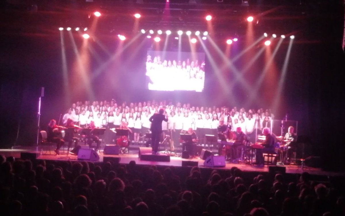 🎶🎶Hier soir au Bascala à Bruguieres, un moment musical et choral d'exception..

Une parenthèse dans l'année que l'on ne souhaiterait pas voir se refermer. 

Un immense 👏👏👏👏 aux élèves et au professeur !!!
