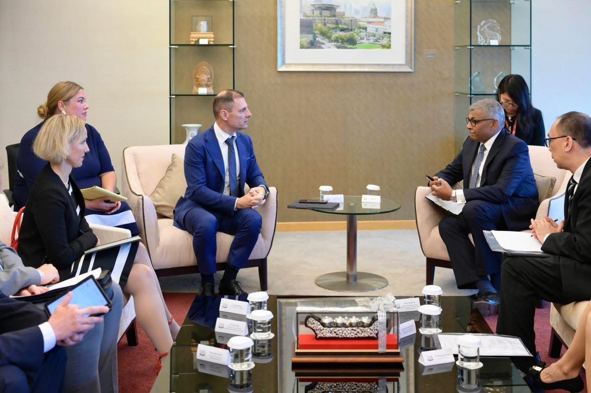 Hungary’s Minister of Justice Bence Tuzson met with AG Lucien Wong &amp; Chief Justice Sundaresh Menon in Singapore to exchange views on AI in justice, judicial reforms &amp; cooperation. Great to see forward-looking dialogue on modern, efficient &amp; fair legal systems.