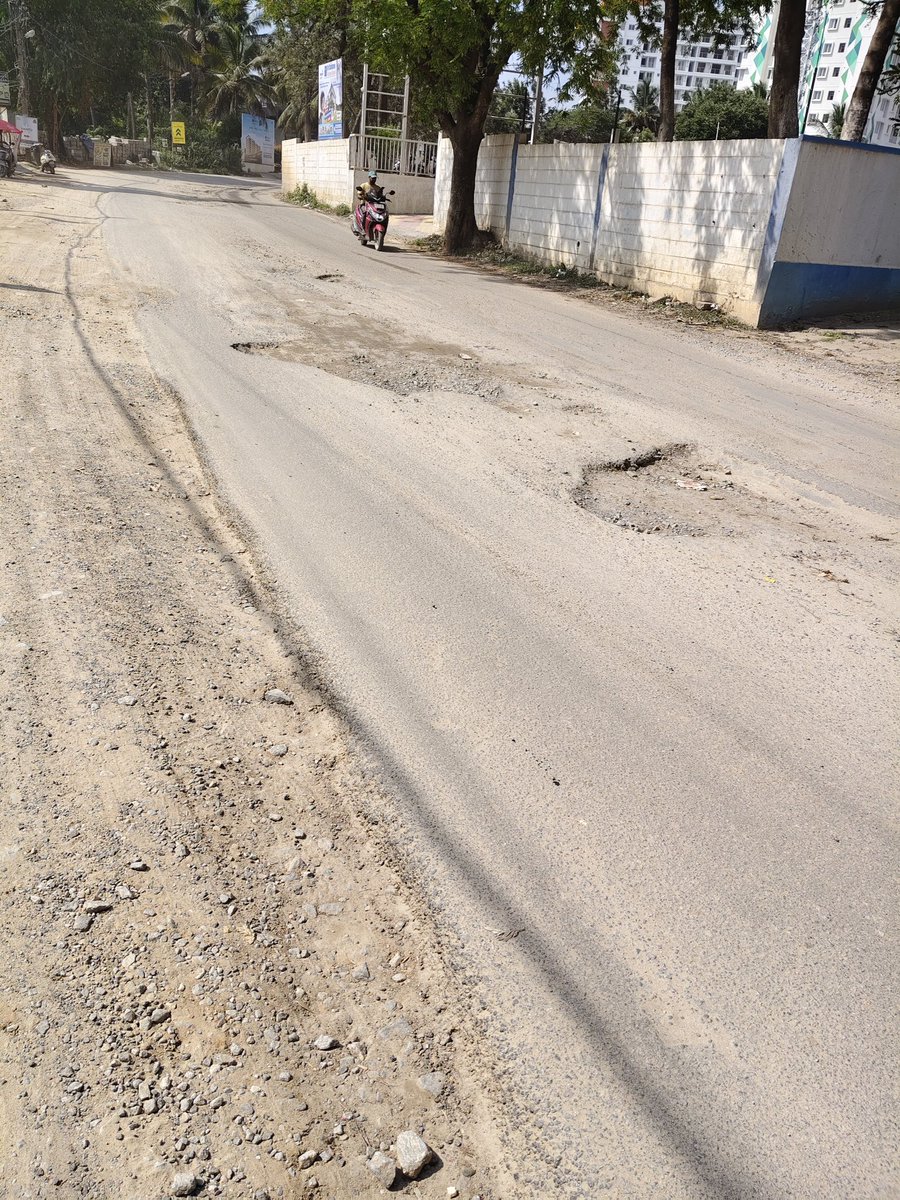 Nitin0857800's tweet photo. @osd_cmkarnataka please check the horrible state of the road from Sarjapur road to chikkanayakanahalli road including Doddakannelli-Chikkanayakanahalli Rd and Gatthalli Rd. The state of the road has been like this from at least couple of years and no one seems bothered. https://t.co/8u391LekDL