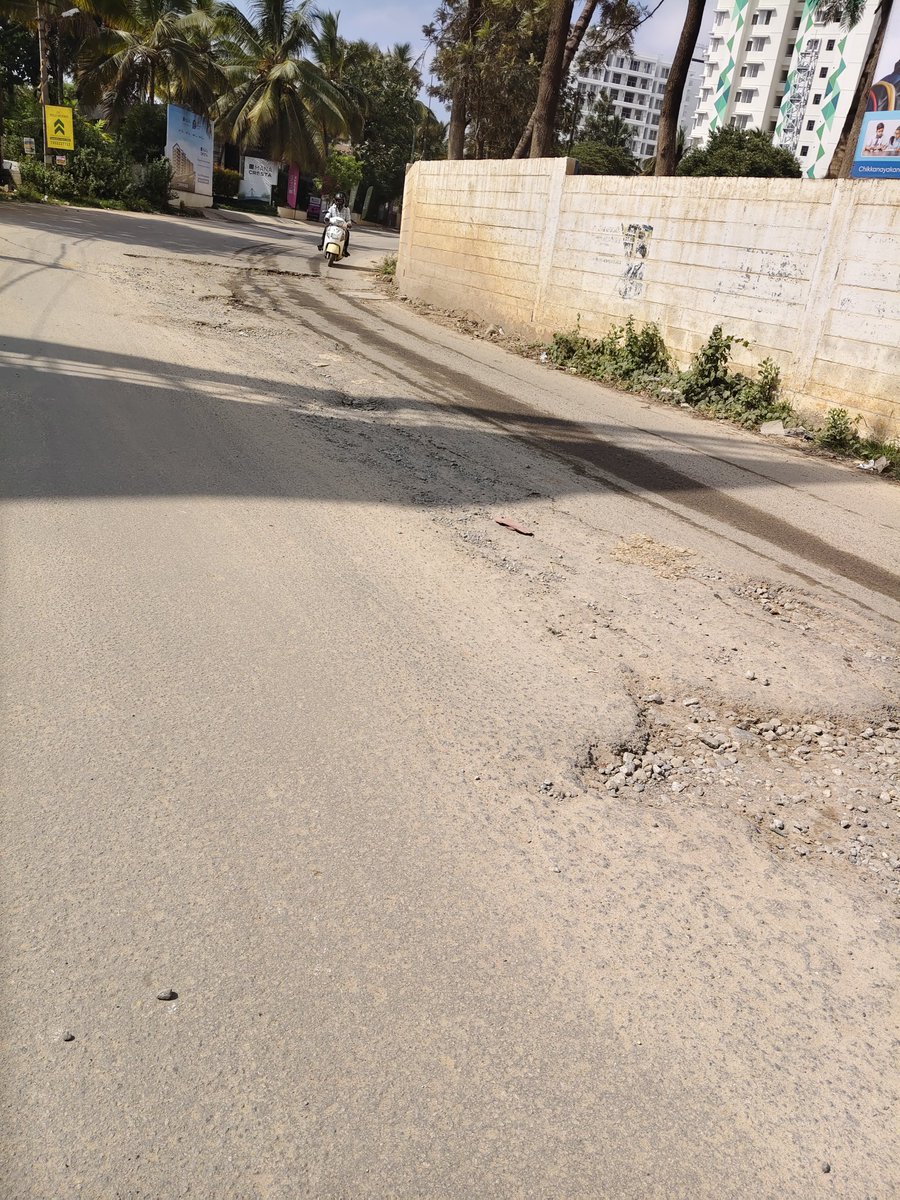 Nitin0857800's tweet photo. @osd_cmkarnataka please check the horrible state of the road from Sarjapur road to chikkanayakanahalli road including Doddakannelli-Chikkanayakanahalli Rd and Gatthalli Rd. The state of the road has been like this from at least couple of years and no one seems bothered. https://t.co/8u391LekDL