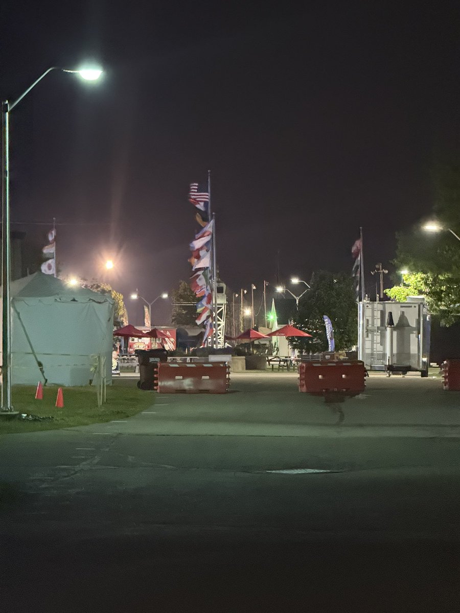 ‘Twas the night before Hamvention, and all through the bands, people were checking in, from all different lands. Tomorrow will bring us, such fabulous deals. Even grown Hams, will let out great squeals.