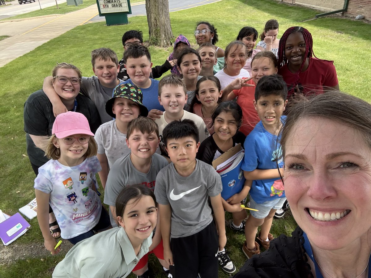 HulliganExplore's tweet image. #ABCCountdown @D59Rupley!
O is for Learning Outside! The weather ☀️ cooperated with us as we looked for idioms in the shade.