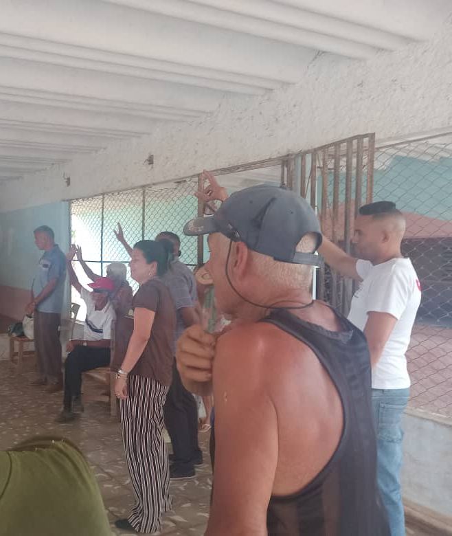 CMayabeque73279's tweet photo. ✍️En la circunscripción 24, asentamiento el Zapote de Melena del Sur se avanza en el proceso para cubrir cargos vacantes de delegados a la Asamblea Municipal del Poder Popular. #Mayabeque #CENCuba #JuntosPorLaDemocracia https://t.co/NM19EyBVS1