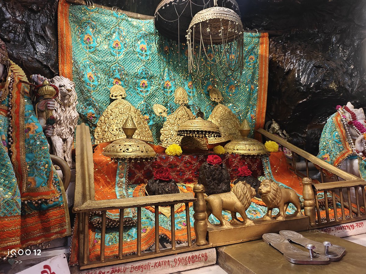 AbdNitin's tweet image. #FramesOfIndia

"Whispers of faith in the Jammu air,
At Bawe Wali Mata’s sacred stair🙏.
Flags rise high, hearts kneel low,
In her divine grace, I found a glow."

#ShotOnAGNI3
@LavaMobile