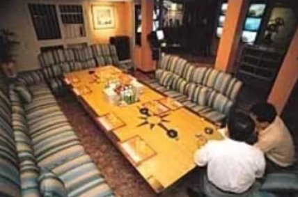 이게 룸싸롱? 조가튼 룸빵의 더듬이들 원조는 민주당이지,.  그것도 존나 자랑스런 518전야제때...